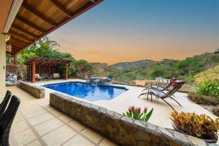 JoltVibe | Puerto Rican Real Estate Developer or Kim Zolciak's Ex