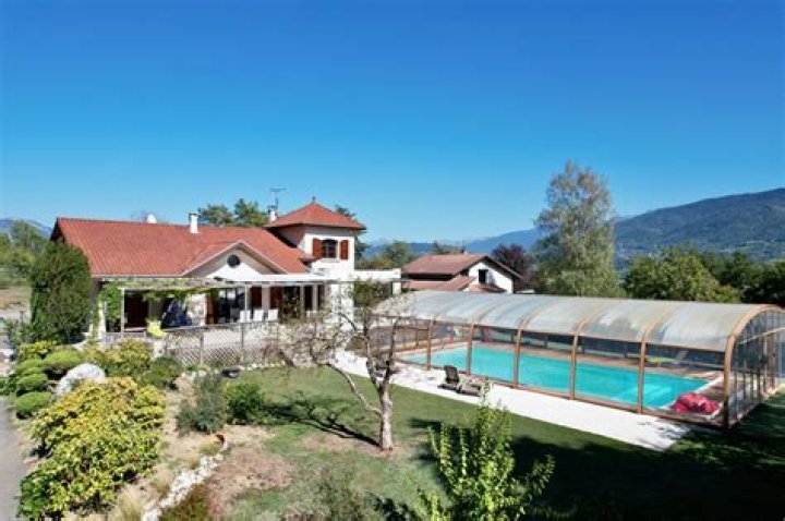 Maison Becque Barraux: Discover French Luxury And Elegance