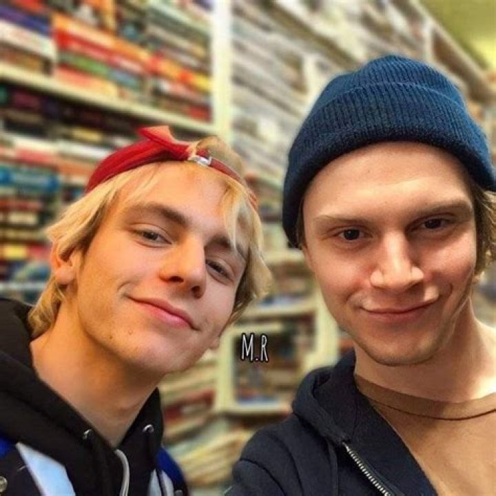 Ross Lynch And Evan Peters