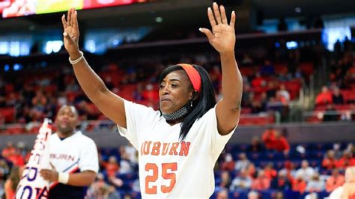 Ruthie Bolton (Basketball Player) - Age, Birthday, Bio, Facts, Family, Net Worth, Height & More