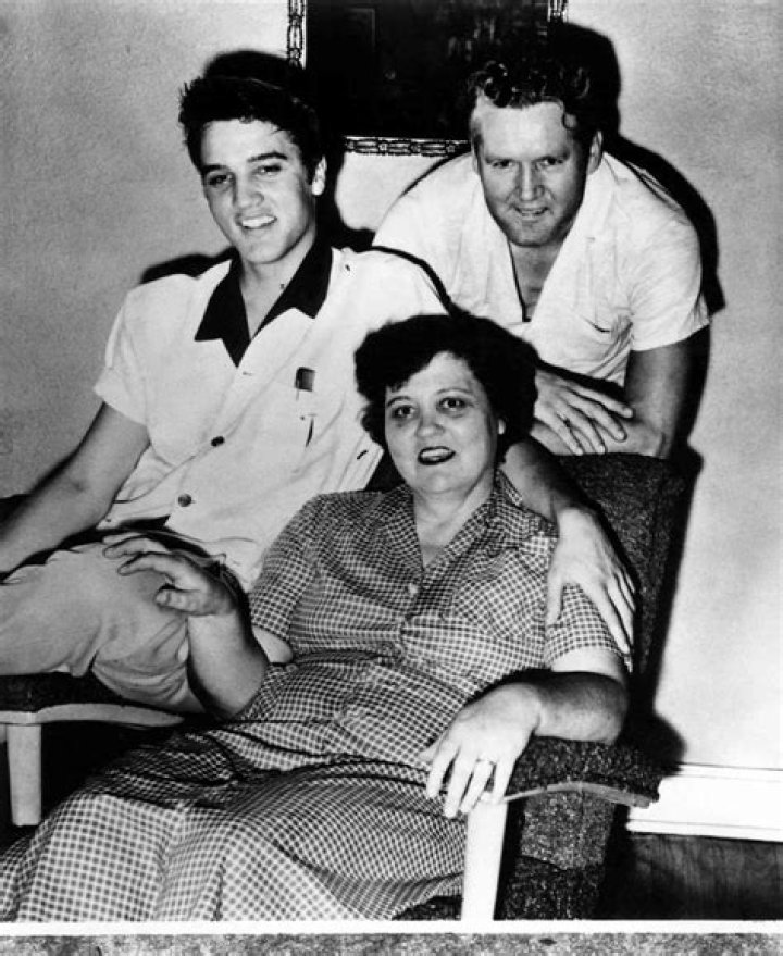 The Tragic Demise Of Elvis Presley's Parents