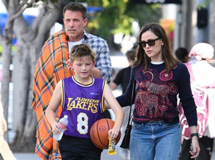 The Unseen Reason: Why Jennifer Garner's Daughter Violet Frequently Dons A Mask