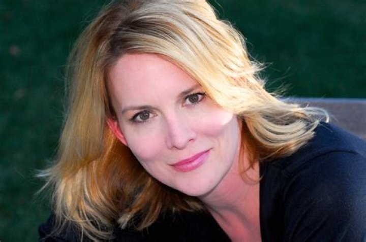 Unveiling Laurel Holloman's Net Worth: Exploring Her Financial Success