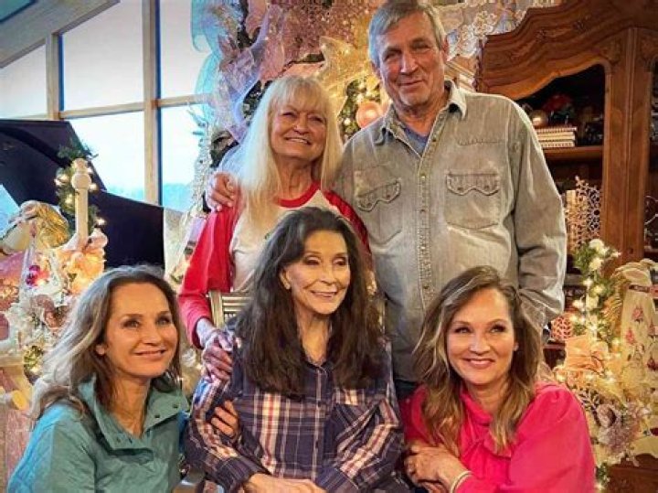 Unveiling Loretta Lynn's Husband: Discoveries And Insights