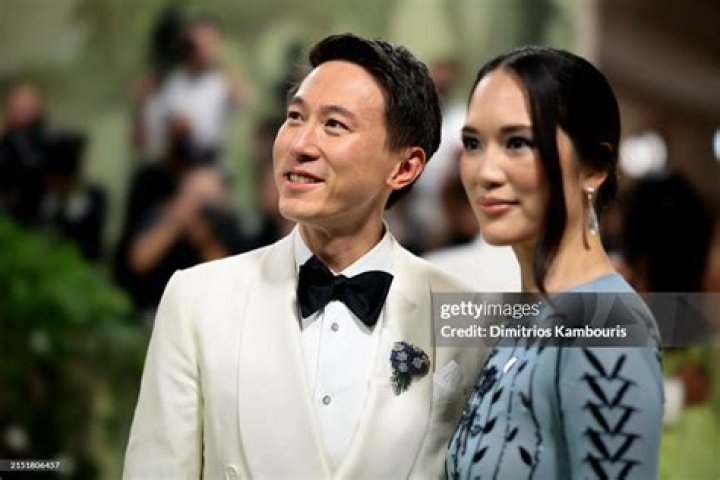 Unveiling The Life And Influence Of Shou Zi Chew's Wife, Vivian