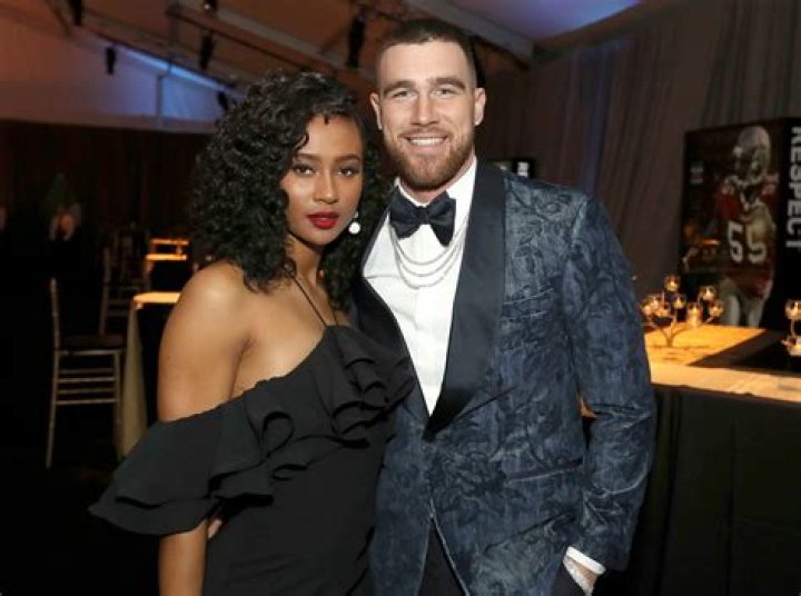 Unveiling The Private Life Of Luke Perry's Ex-Wife: Exclusive Insights